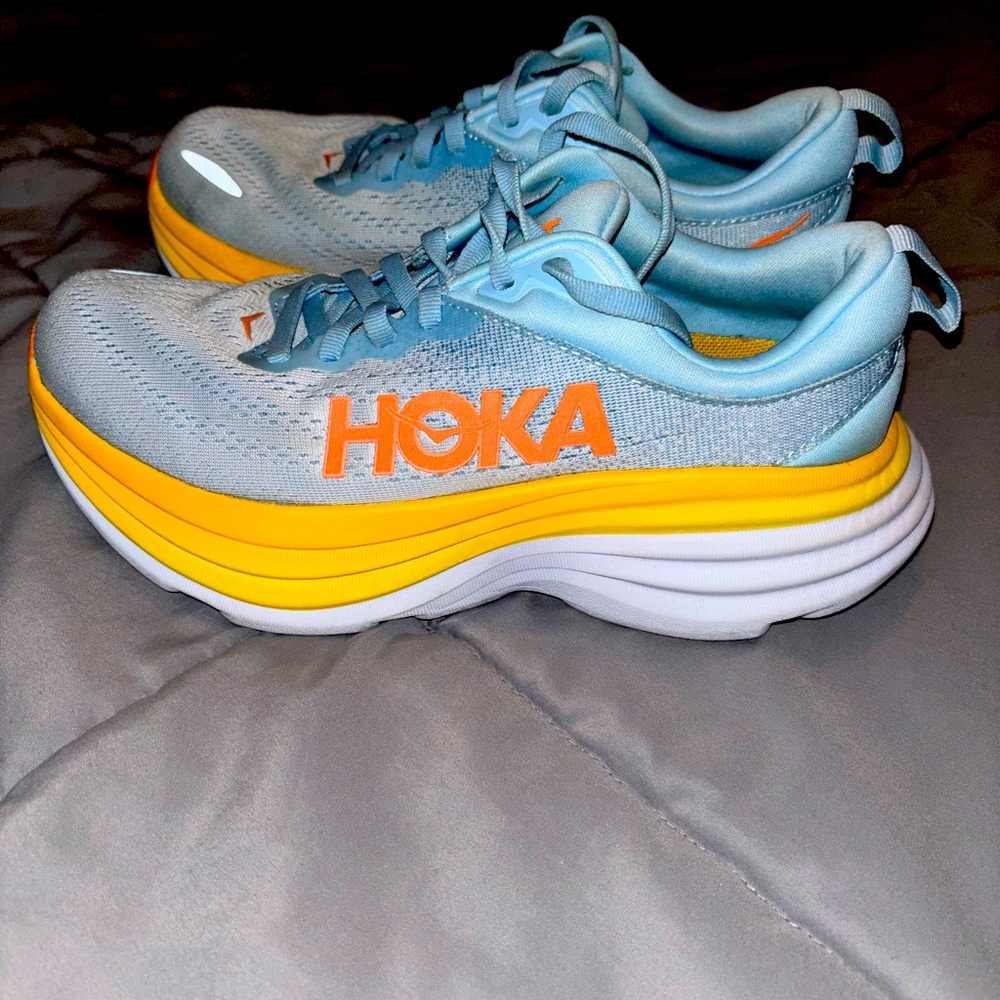 Hola womans running/walking shoe Size 6B  Bondi 8